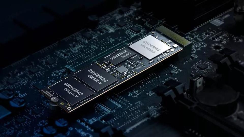 Samsung анонсировала рекордно быстрый SSD нового поколения