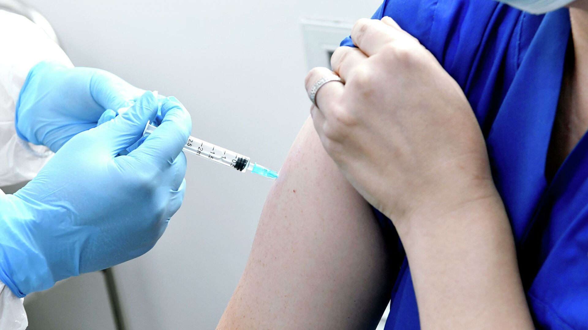 Эксперт сравнил смертность от коронавируса со смертностью от вакцины