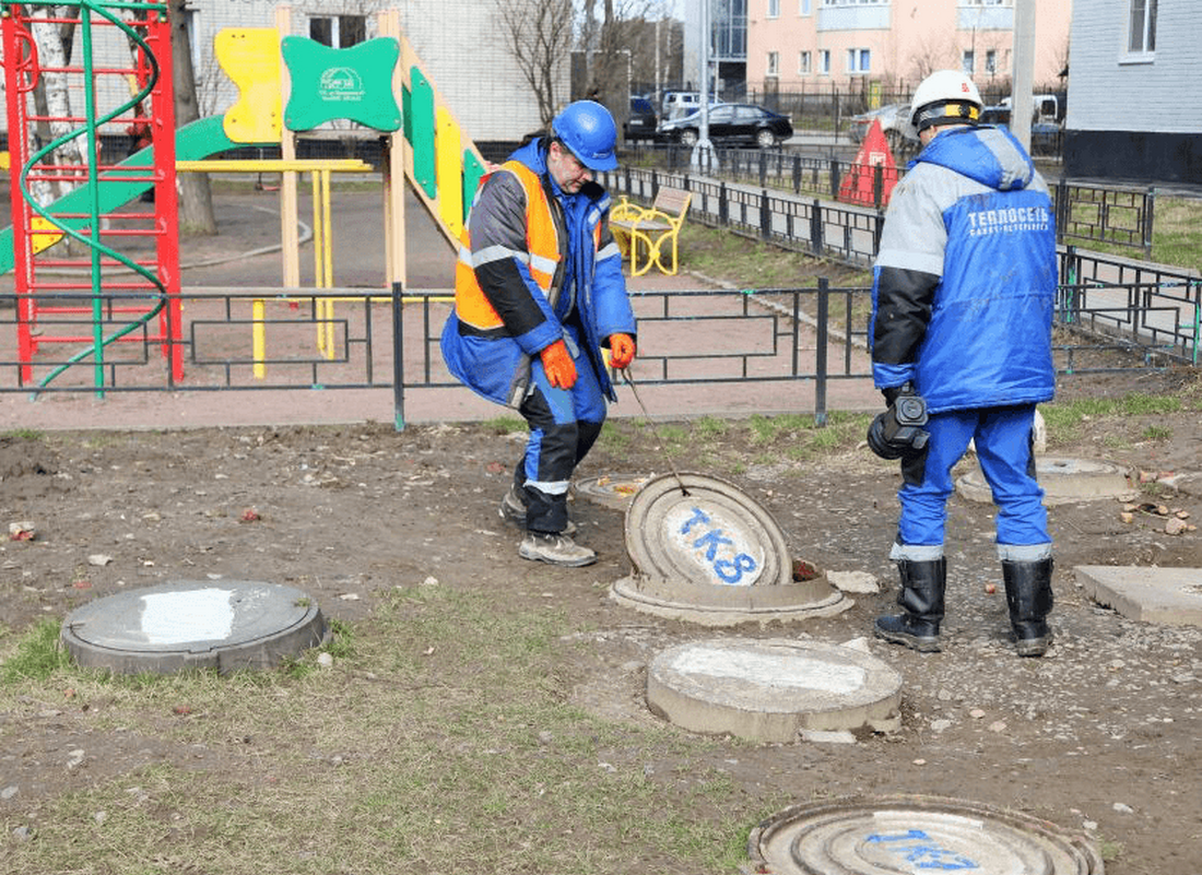 В Санкт-Петербурге заменили крышки канализации с металлических на пластиковые из-за постоянного воровства