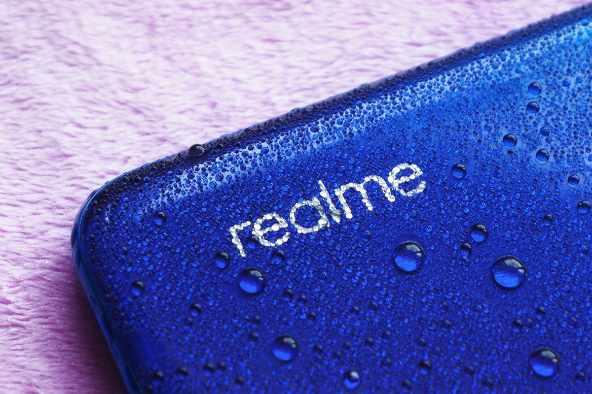 Realme выпустит смартфон со сканером отпечатков пальцев в блоке тыльных камер