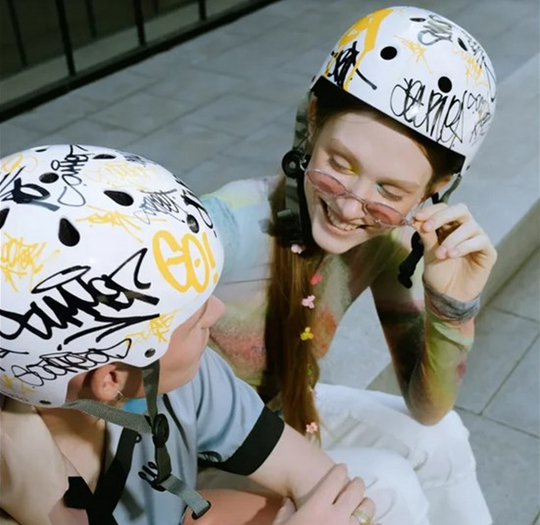 Яндекс презентовал самокаты и шлемы в особой расцветке