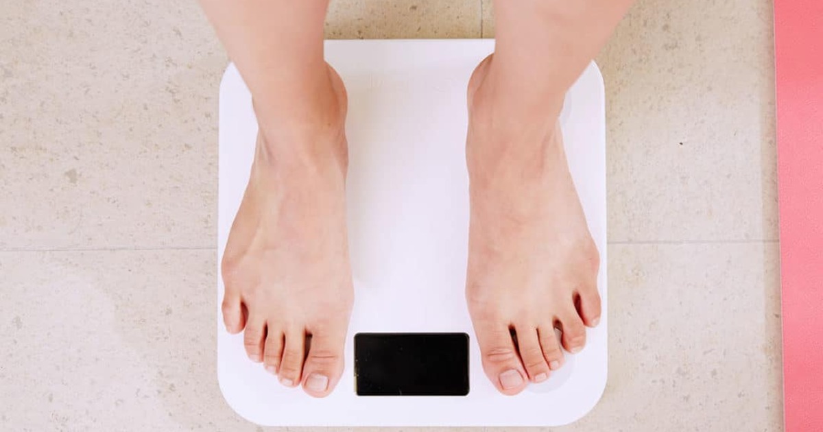 Медики перечислили пять причин, из-за которых человек может внезапно набрать вес