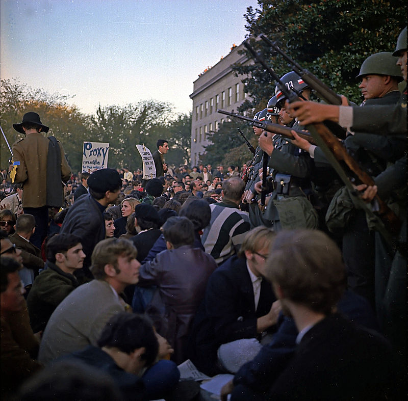 Знаменитый "поход на Пентагон", антивоенная демонстрация 1967 года