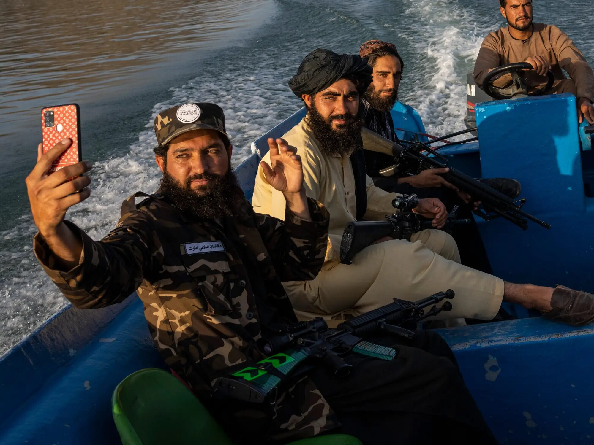 Боевикам «Талибана»* запретили делать селфи