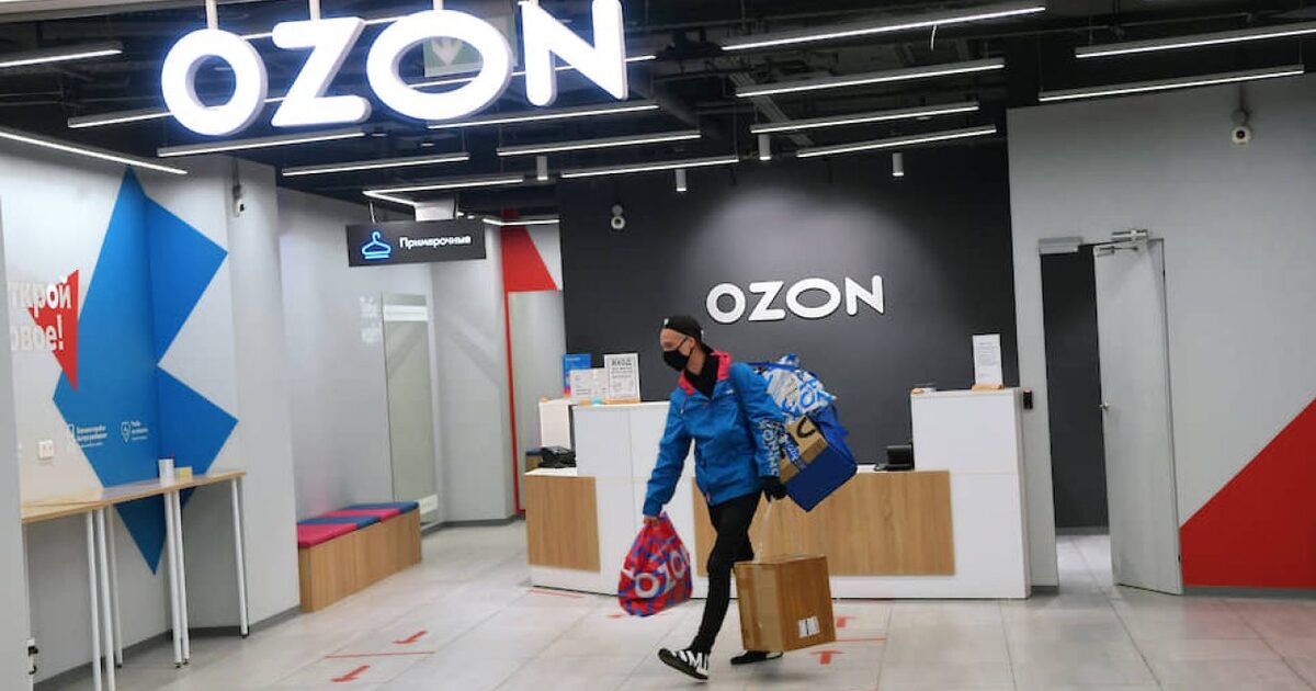 Выйти из магазина озон. Озон. OZON магазин. Фото Озон интернет магазин. OZON выставка.