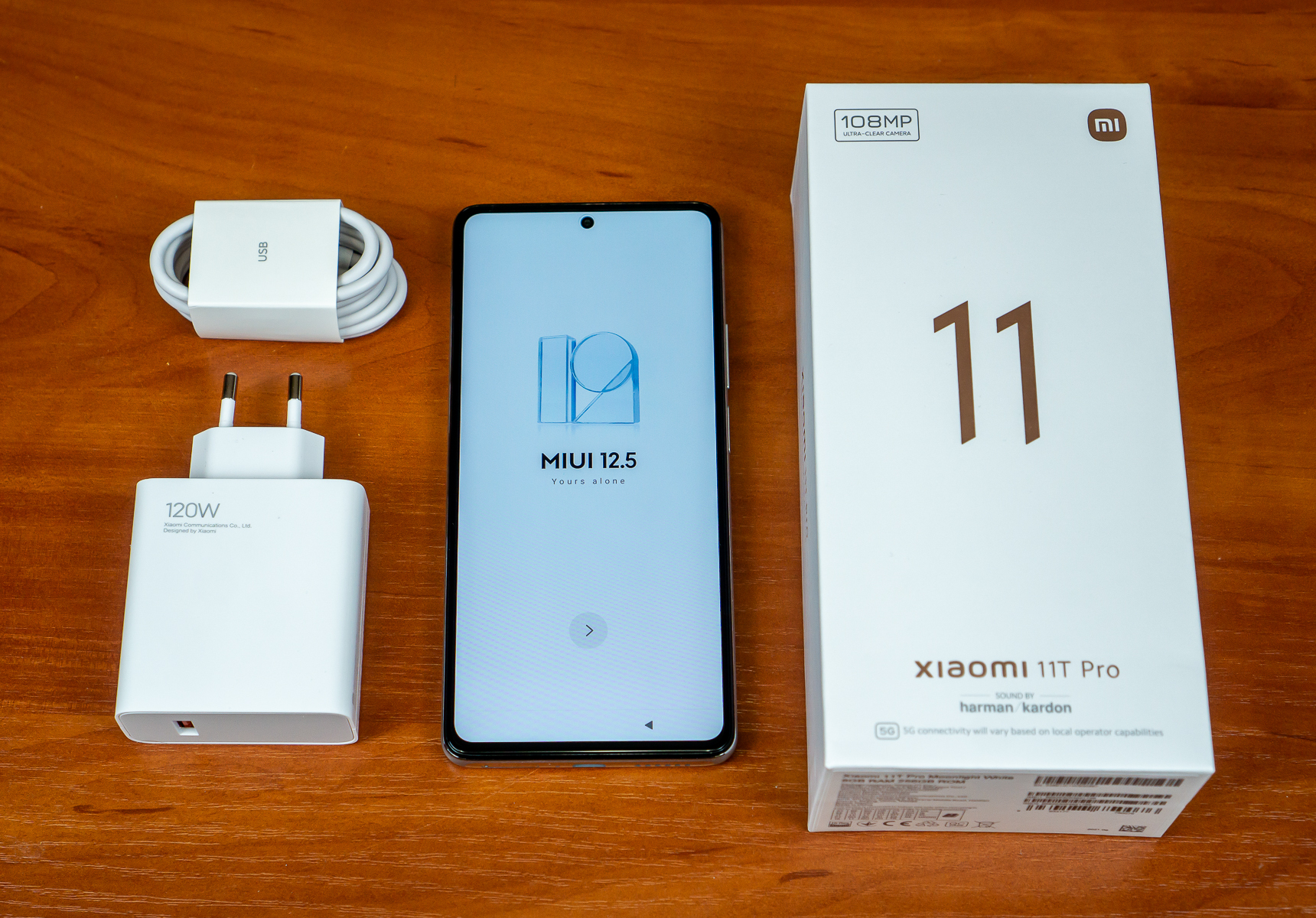 Комплектация Xiaomi 11T Pro: 120 Вт зарядка присутствует