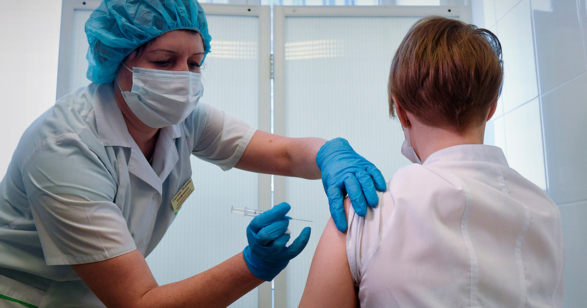 Россияне каких профессий вакцинируются реже всего