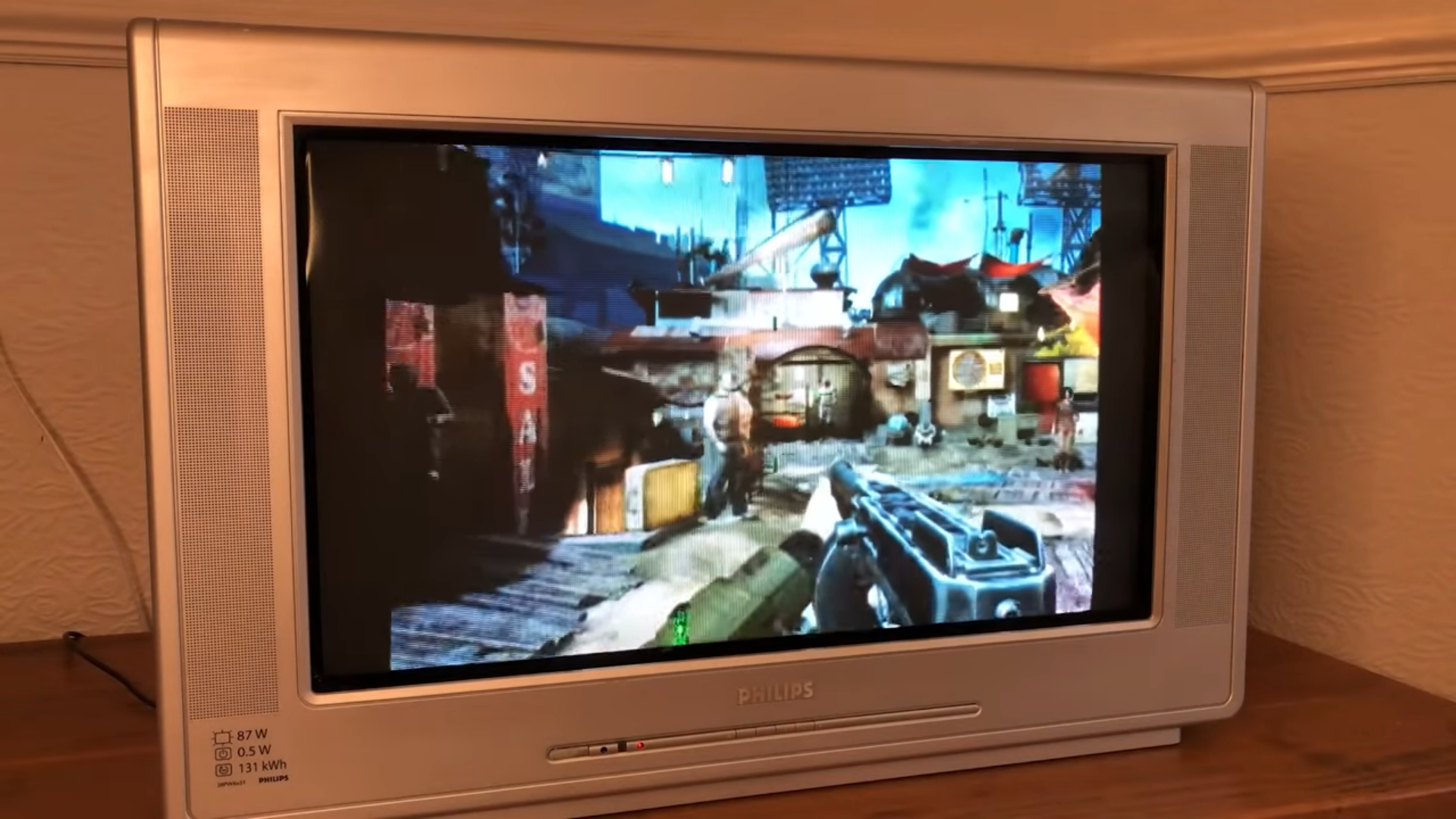 Как выглядят современные компьютерные игры на старом ЭЛТ-телевизоре