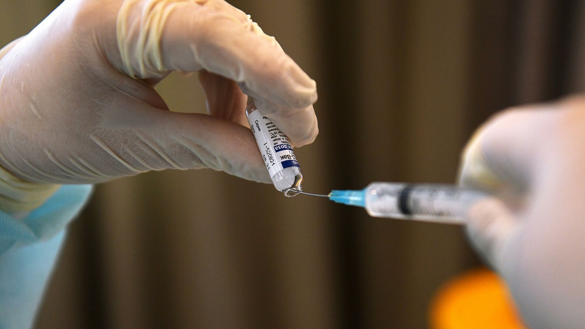 Эксперт назвал людей, которым нужно ревакцинироваться двумя компонентами вакцины