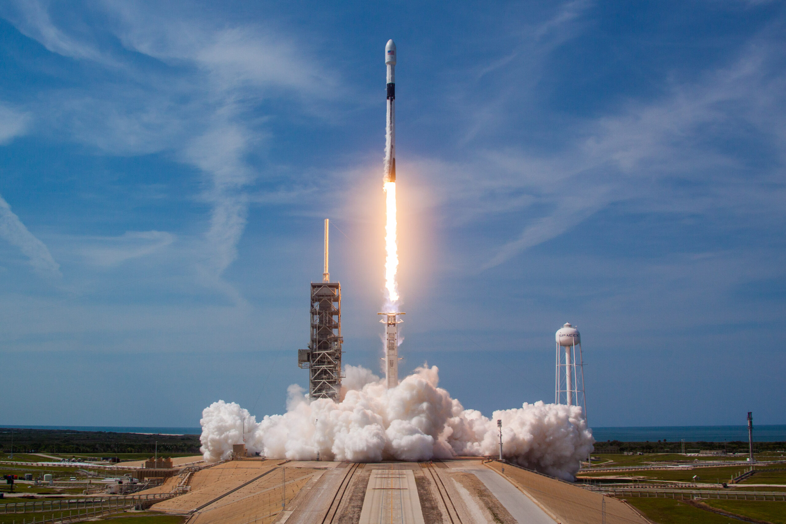 Компания Илона Маска запустила ракету носитель для задач космической разведки США