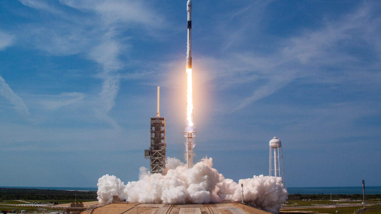 Компания Илона Маска запустила ракету носитель для задач космической разведки США