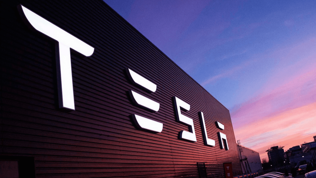 В США оштрафовали Tesla за загрязнение воздуха на производстве
