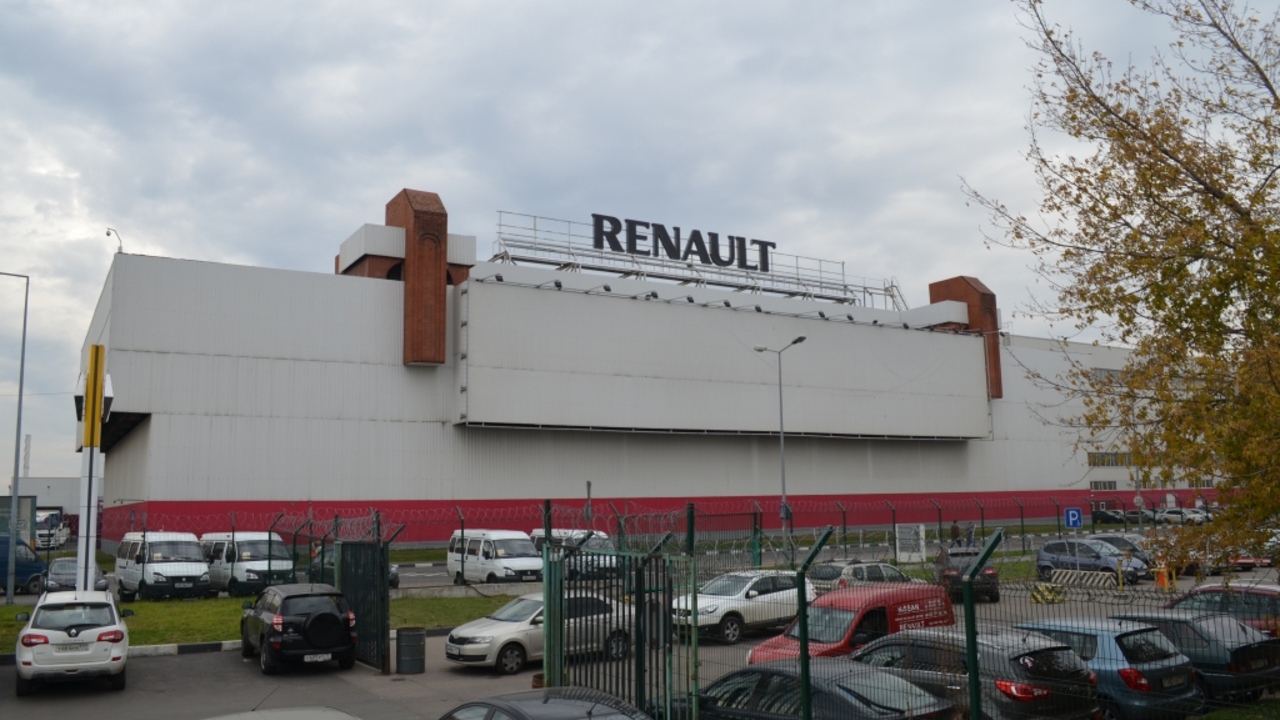 Российский завод Renault приостановил сборку и выпуск автомобилей