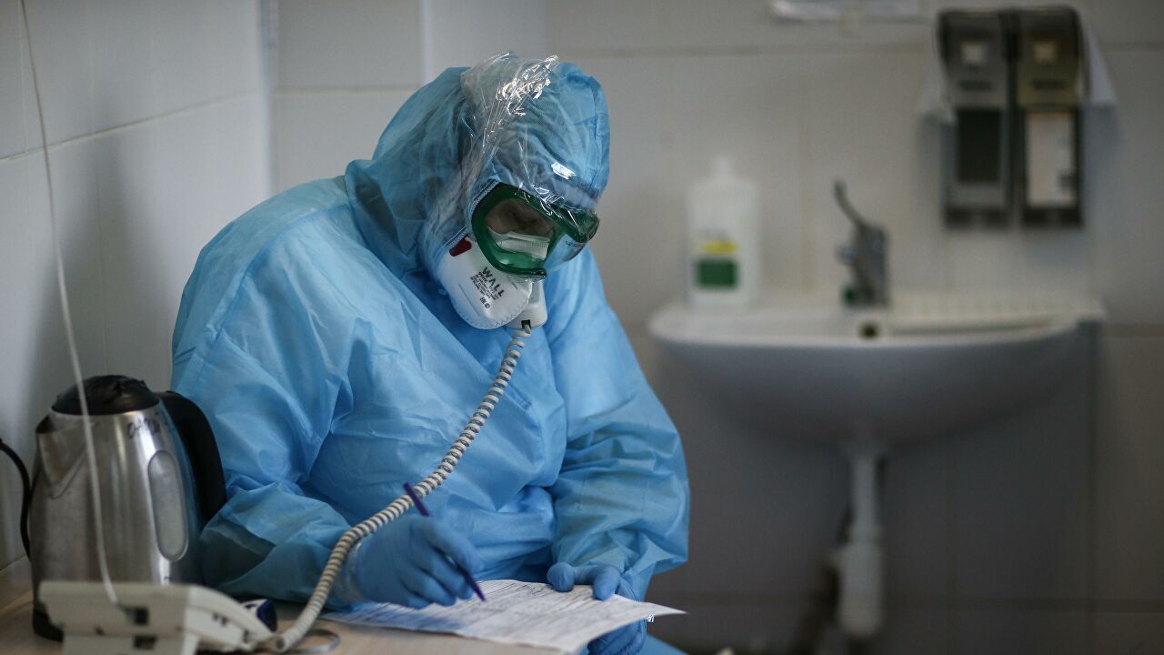 В России начали исчезать опасные виды коронавируса и вытесняться лёгким омикроном