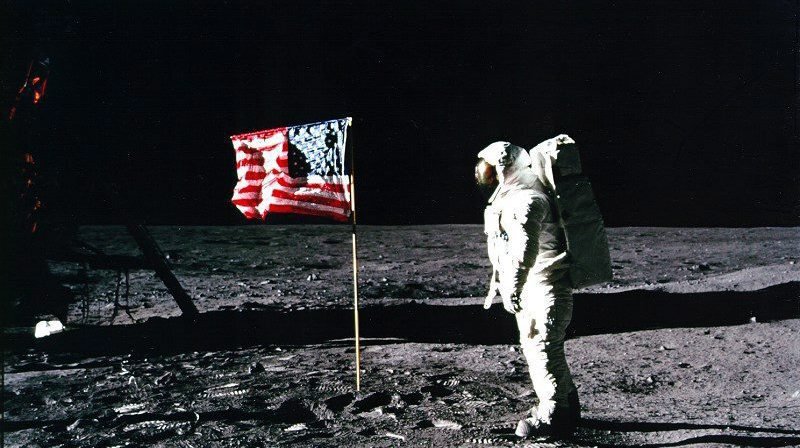 Лунную пыль, собранную первым американским астронавтом, продадут на аукционе
