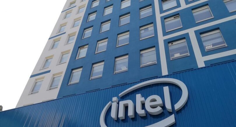 Intel перестал продавать процессоры в РФ ещё в марте, а теперь приостановил операции: что это значит