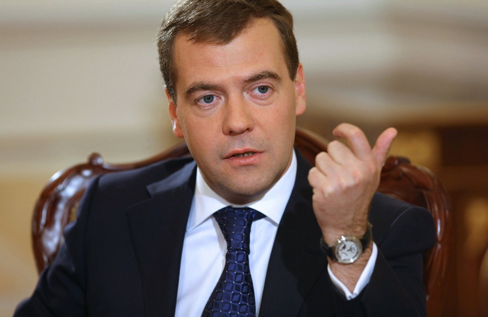 Медведев пошутил об уничтожении американского спутникового интернета
