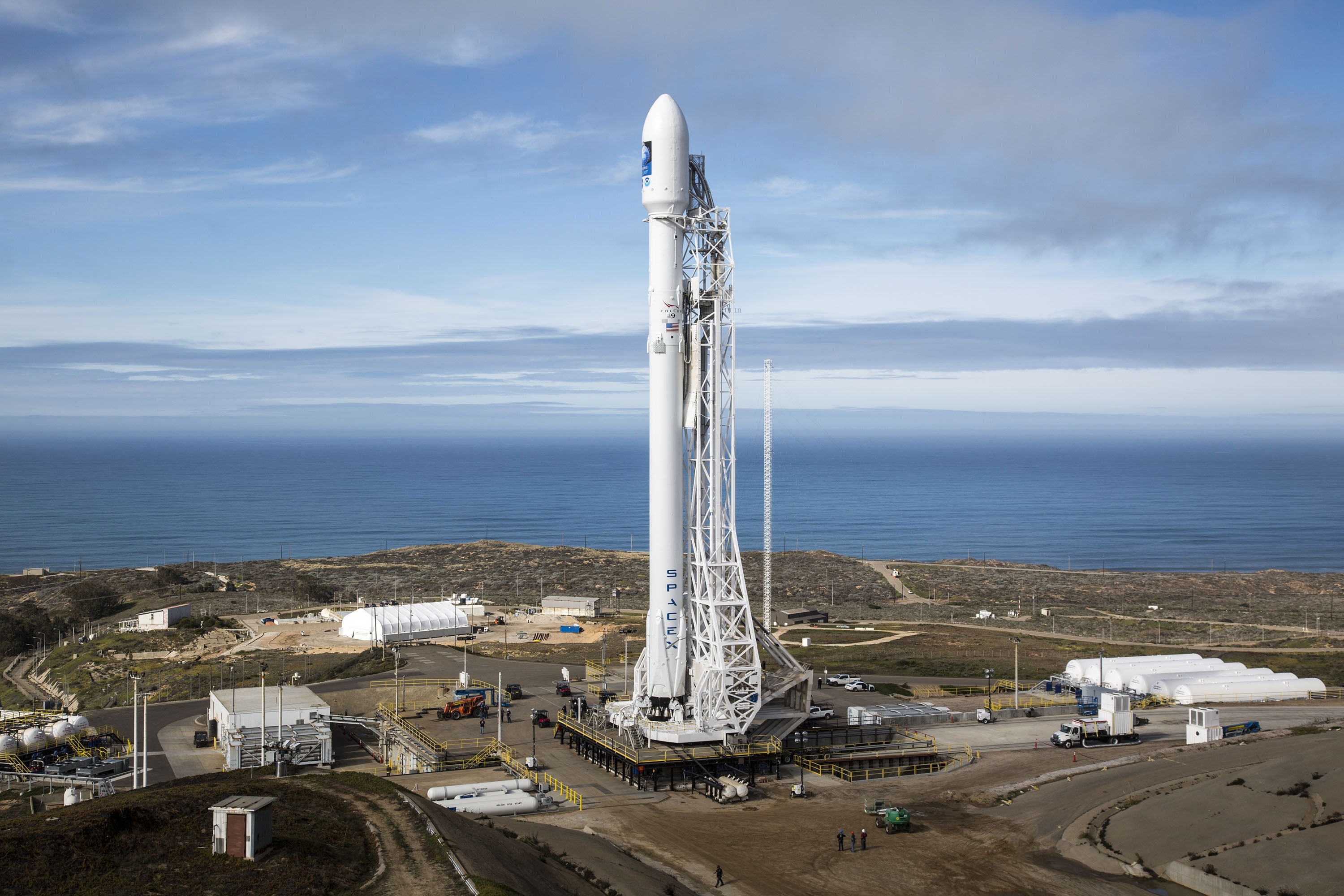 Компания Илона Маска SpaceX запустила на орбиту 53 спутника