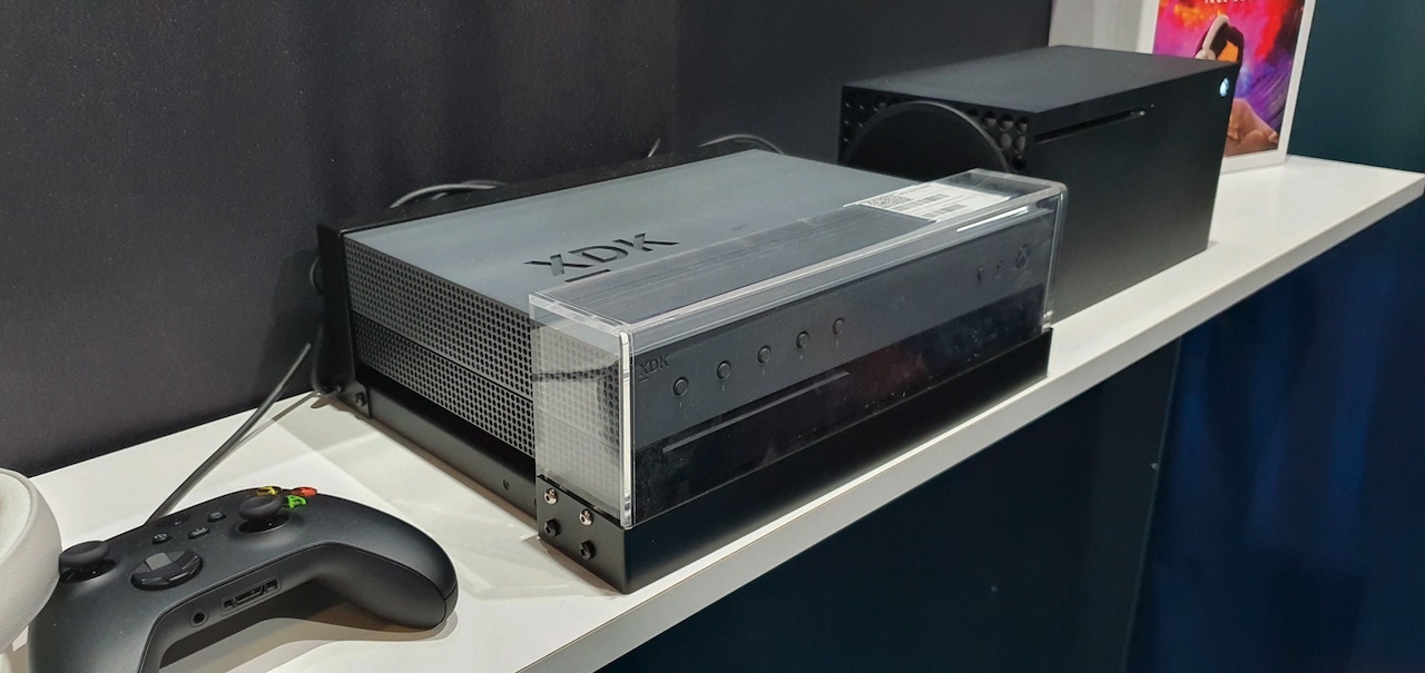 Версия игровой консоли Xbox Series X для разработчиков имеет 40 ГБ памяти вместо стандартных 16 ГБ