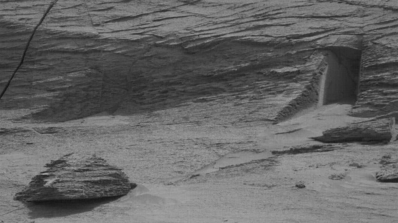 На Марсе сфотографировали дверь