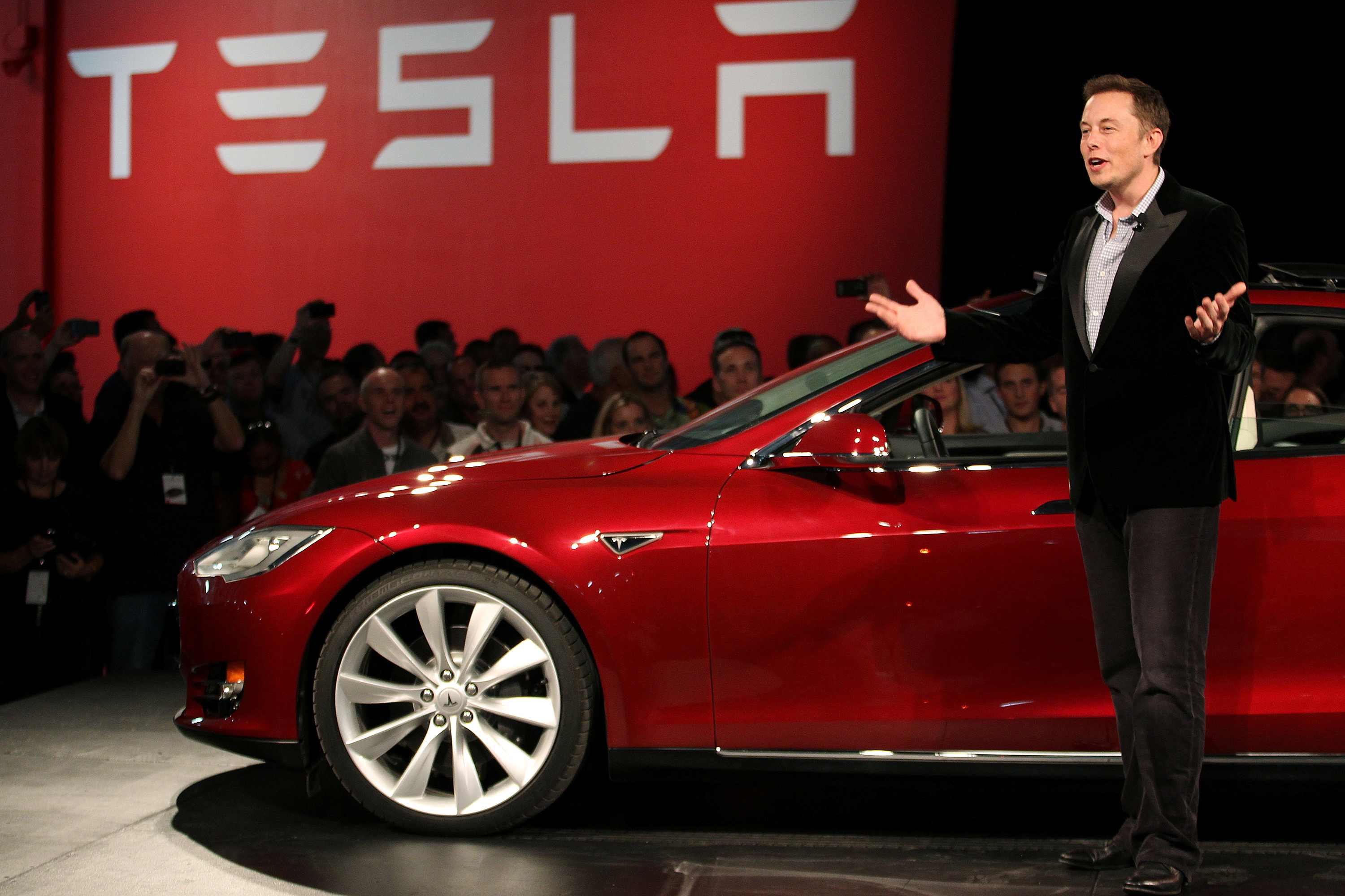 Работникам Tesla для удаленной работы теперь придется отпрашиваться у Илона Маска напрямую