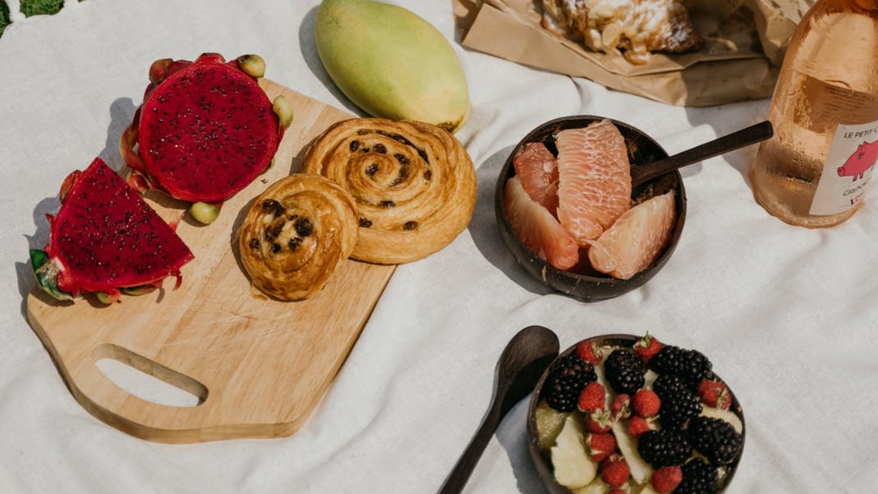 Пикник шашлык. Атмосфера еда кызыл. Атмосфера еда. Атмосфера еда. Ужин в великобритании.