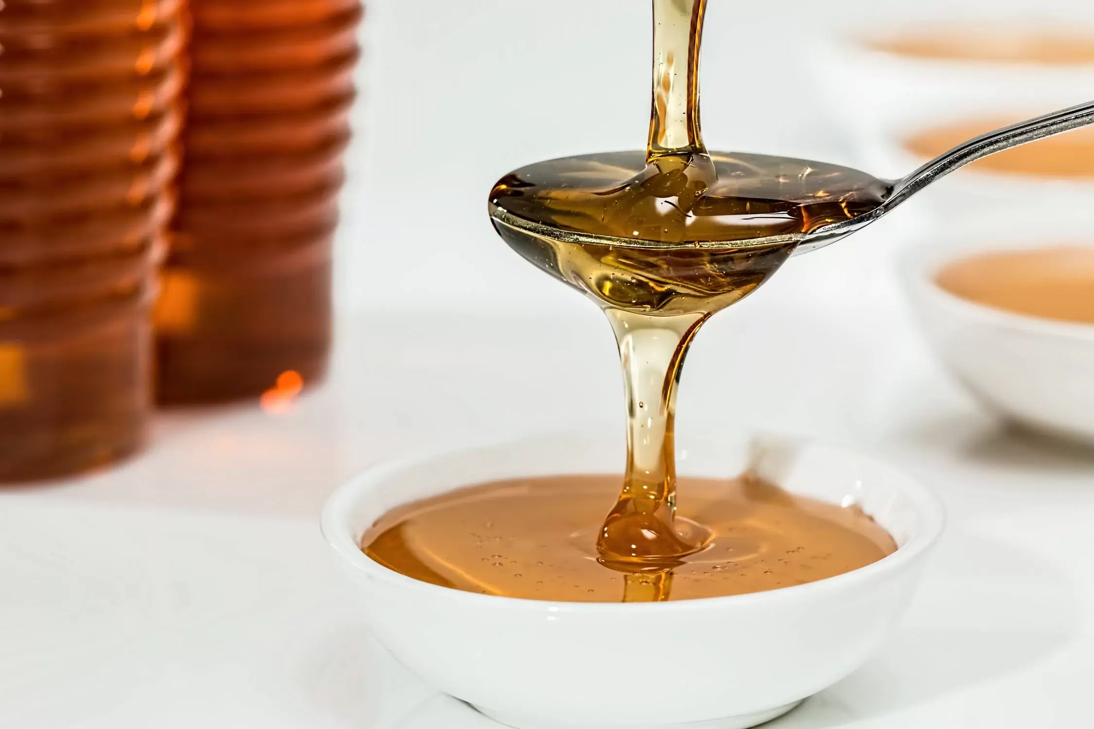 Почему мёд нельзя запивать горячим чаем