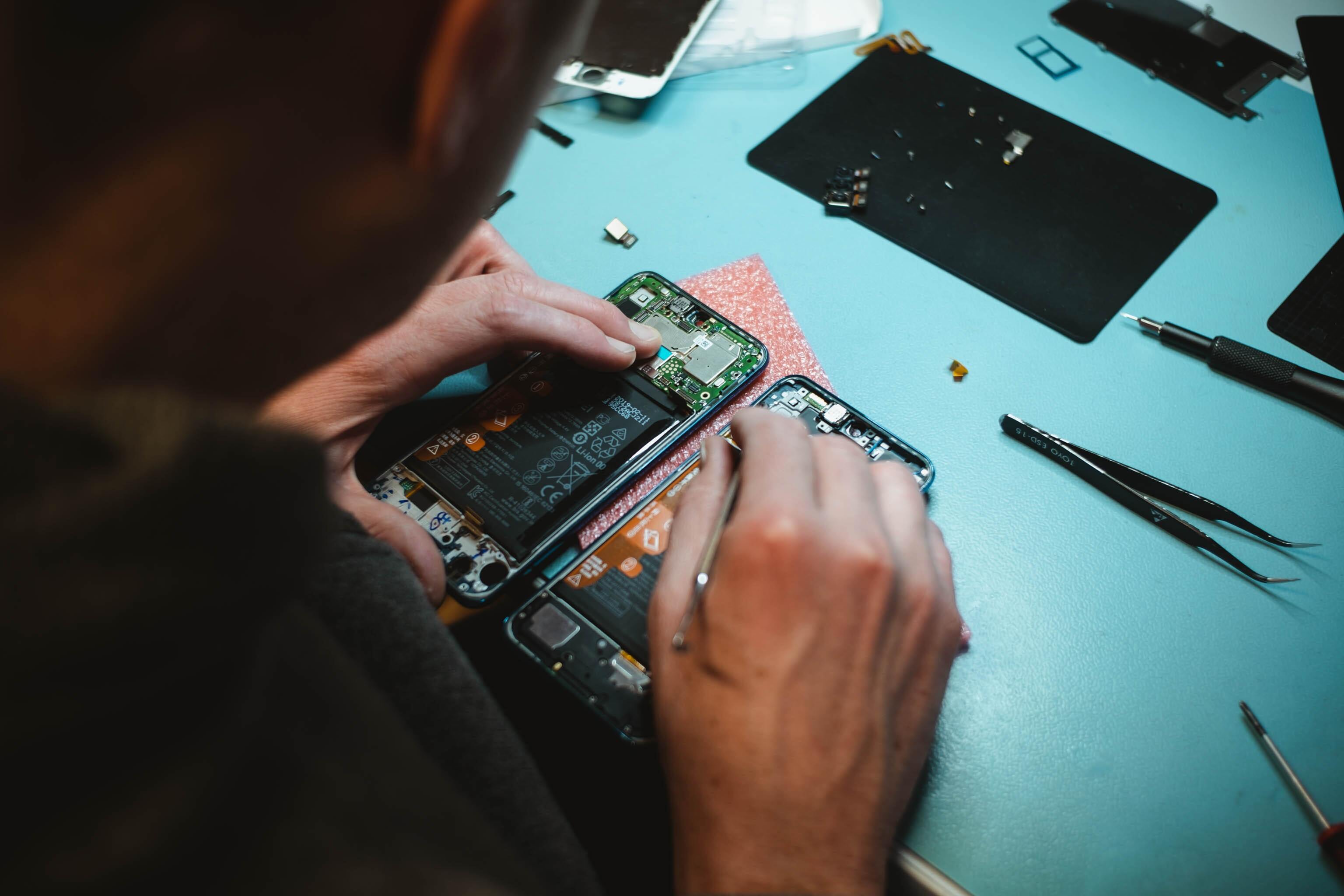 В США приняли первый в истории закон о праве на ремонт электроники