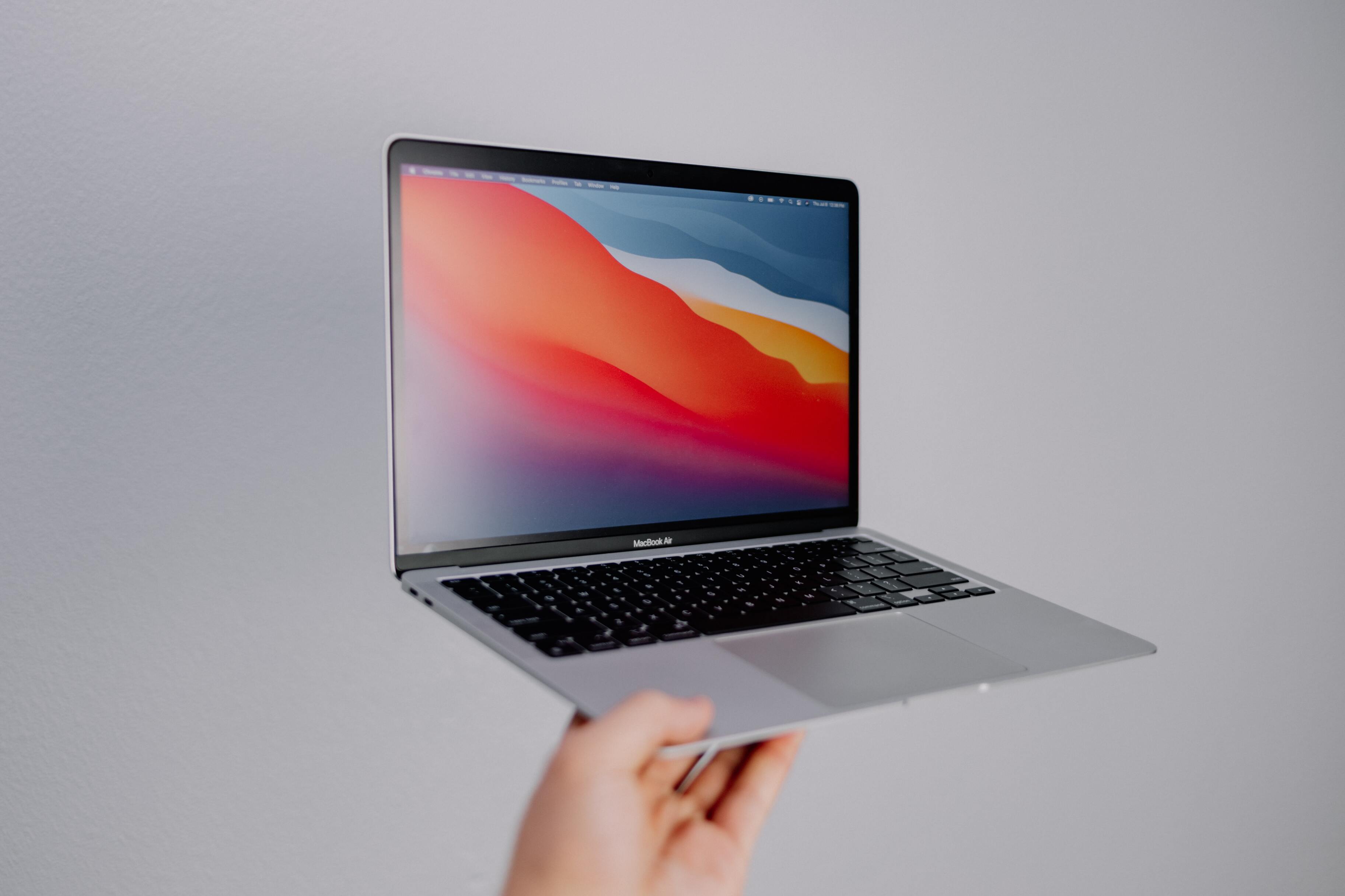 Никаких разноцветных MacBook Air: раскрыты подробности о новых ноутбуках Apple