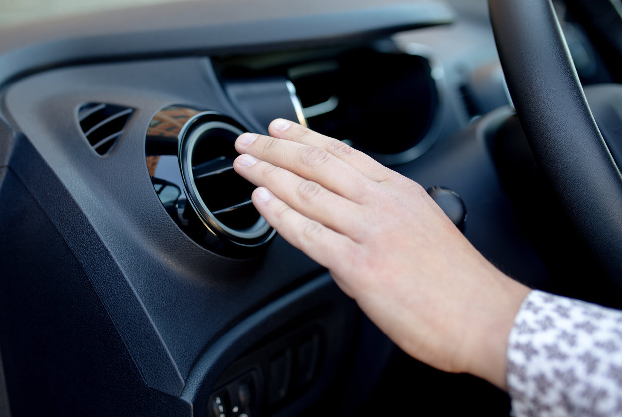 Кондиционер в вашей машине дует только тёплым воздухом? Вот пять причин, почему это так