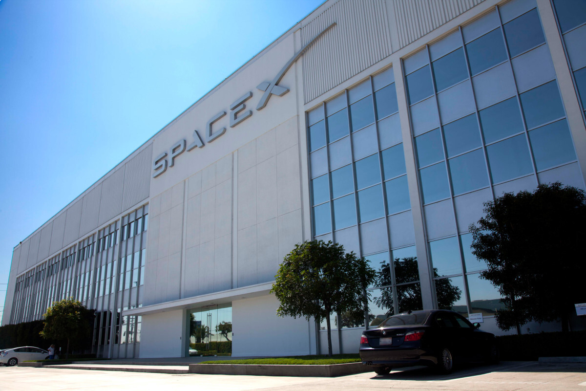 Компания Илона Маска SpaceX объявила сети 5G опасными для спутников Starlink
