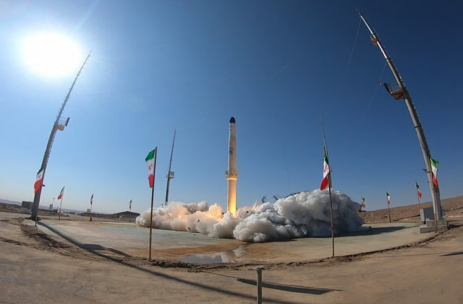 Иран успешно запустил собственную ракету-носитель