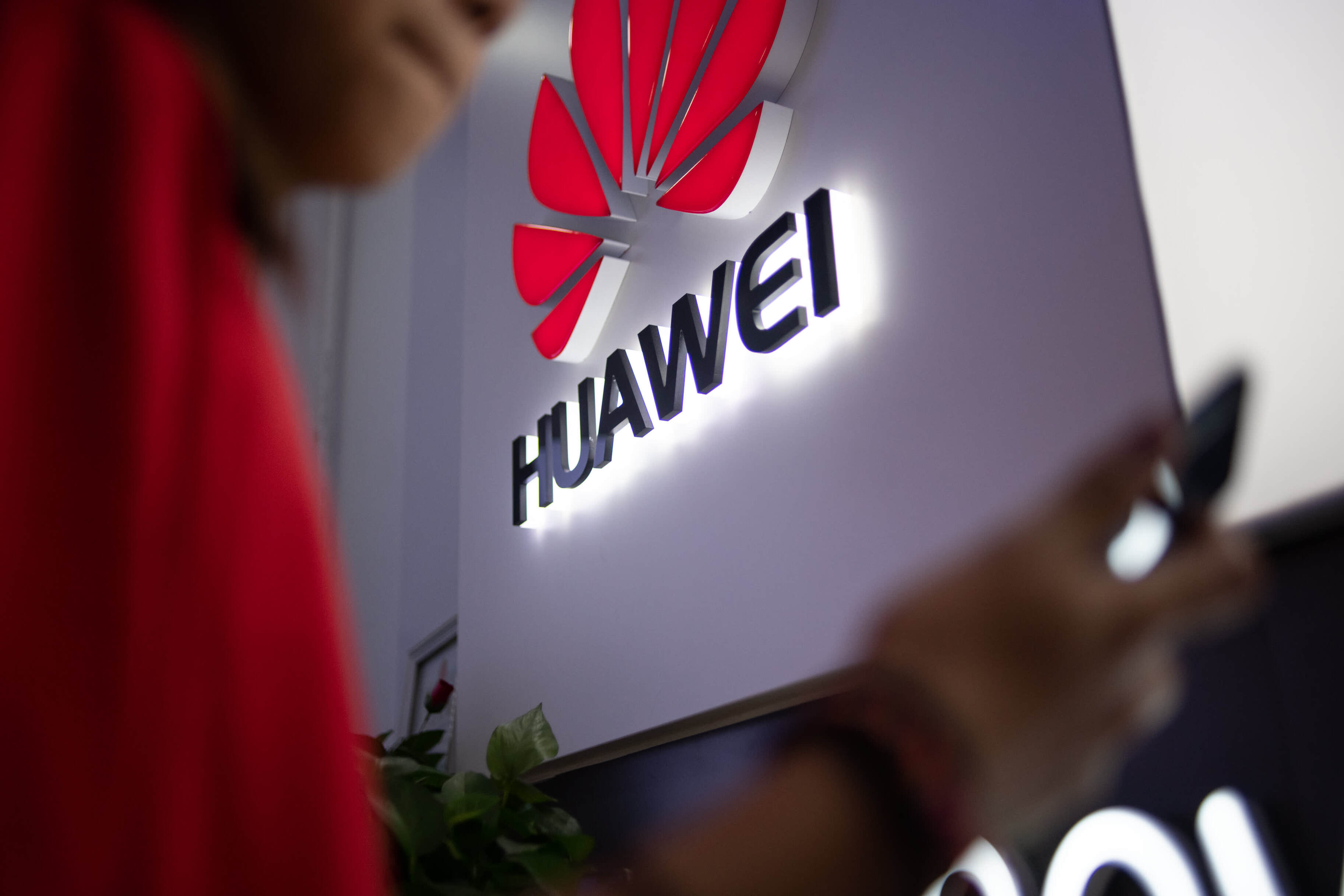 Не всё так просто: несмотря на уход из России, Huawei в три раза увеличил количество вакансий для россиян