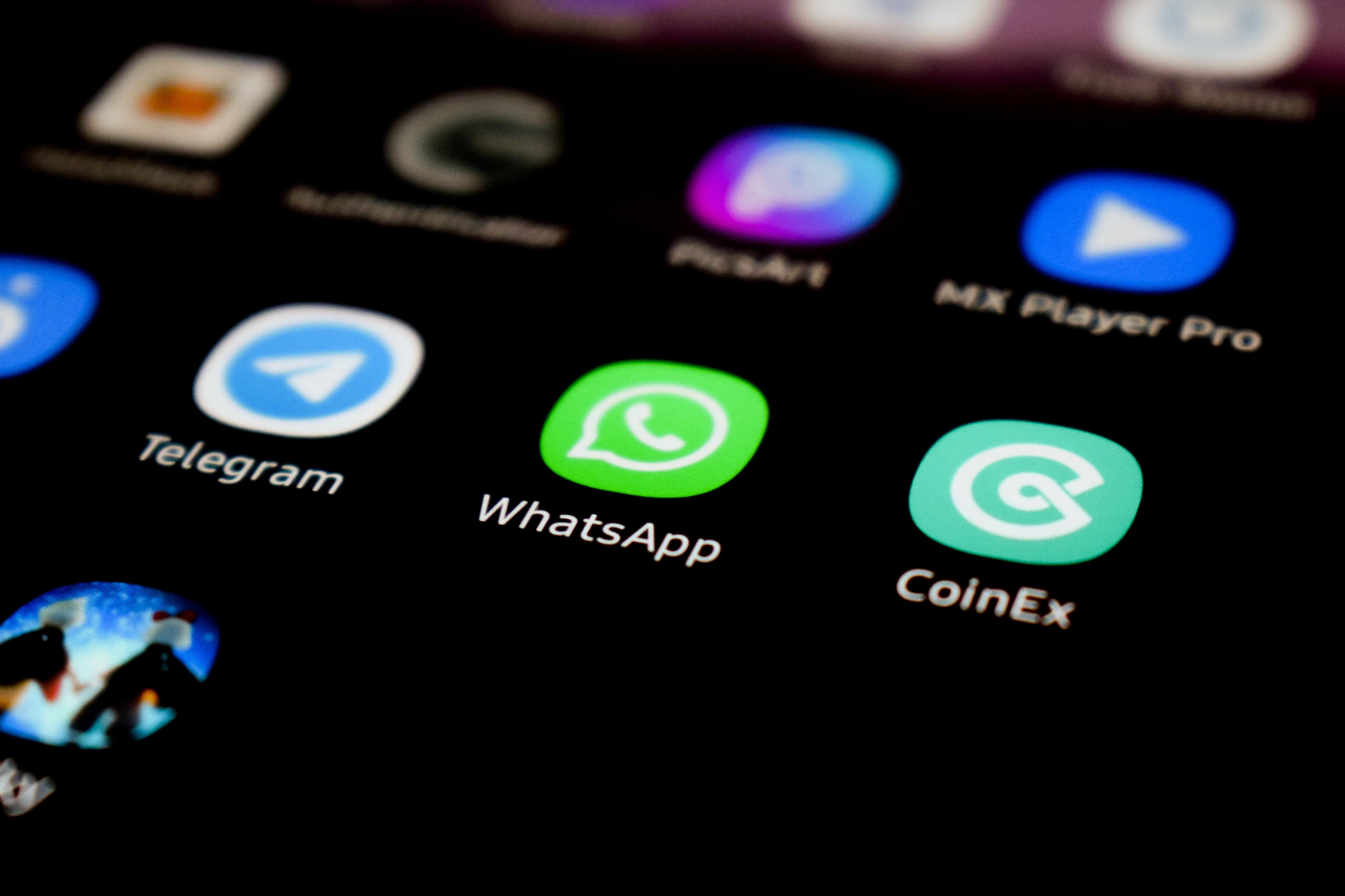 WhatsApp разрешит включать исчезновение сообщений сразу для нескольких чатов