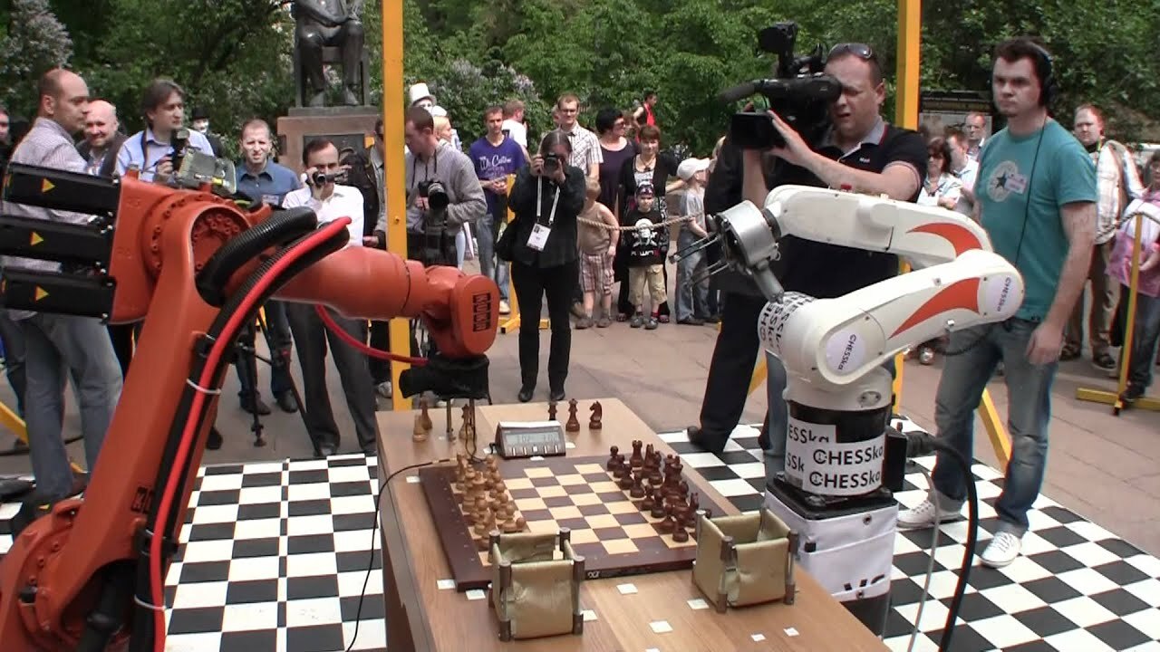 Робот-шахматист сломал палец ребенку на турнире