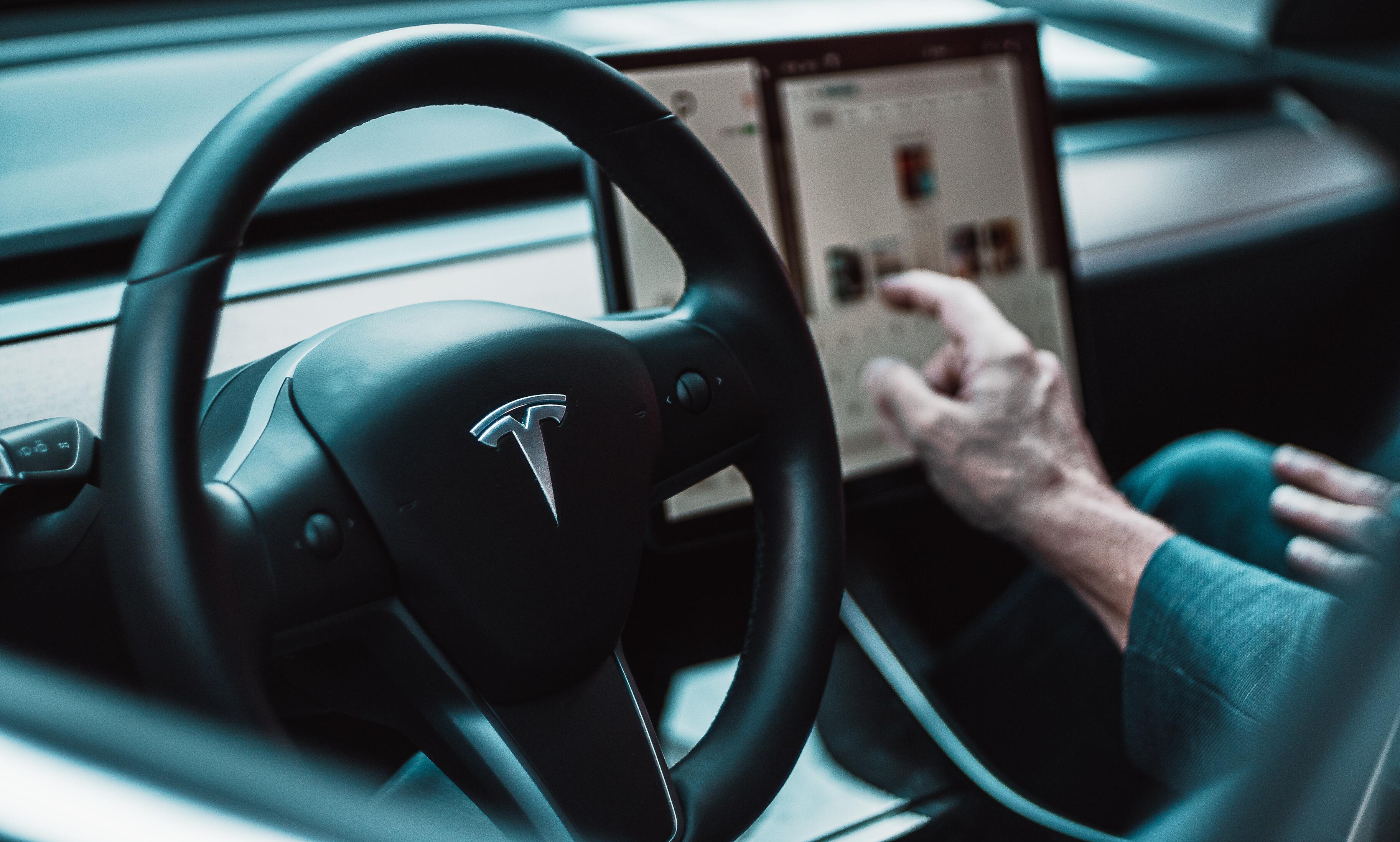 Tesla обвинили во лжи о возможностях автопилота электромобилей