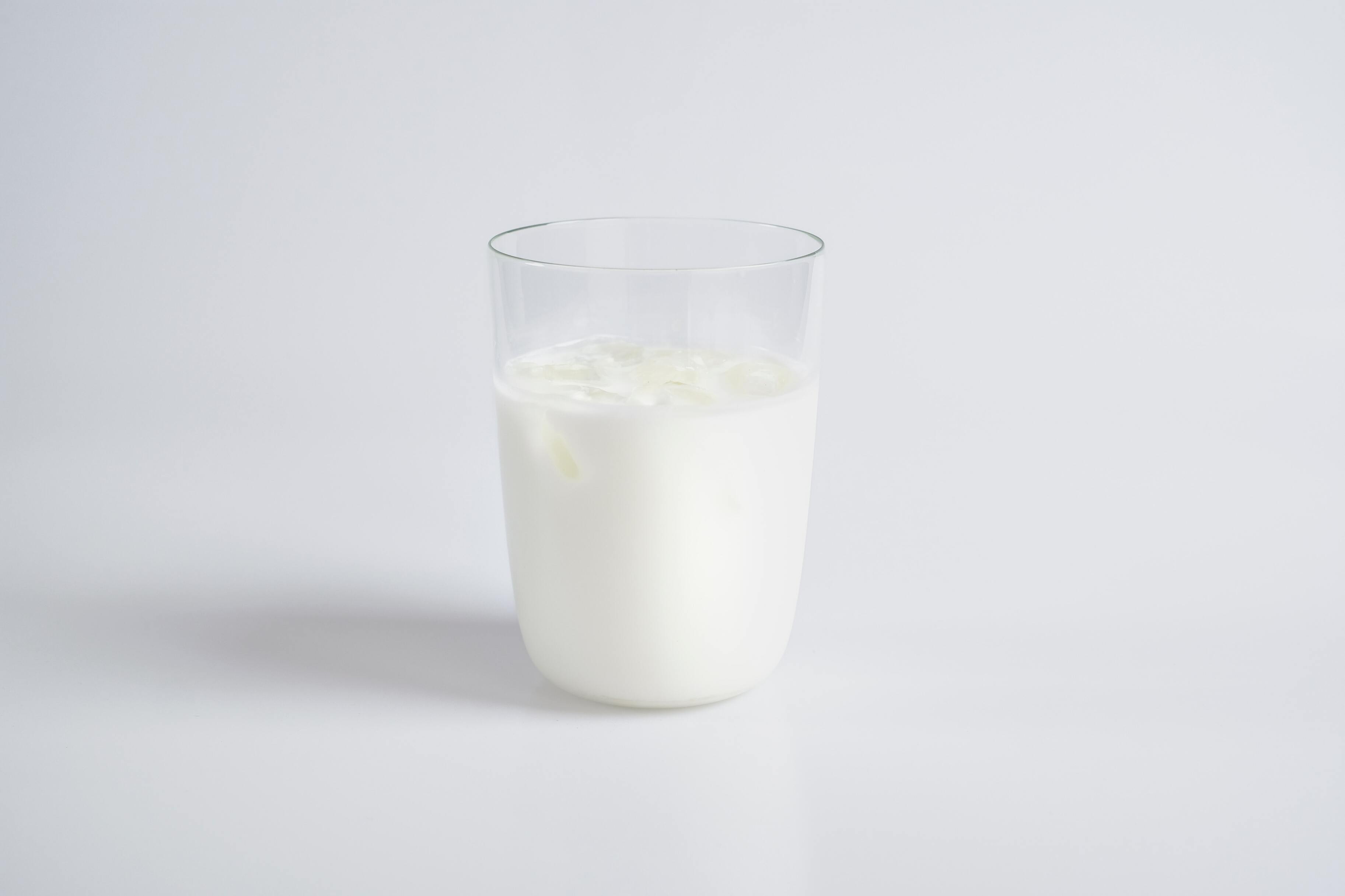 Почему вам не нужно избегать коровьего молока