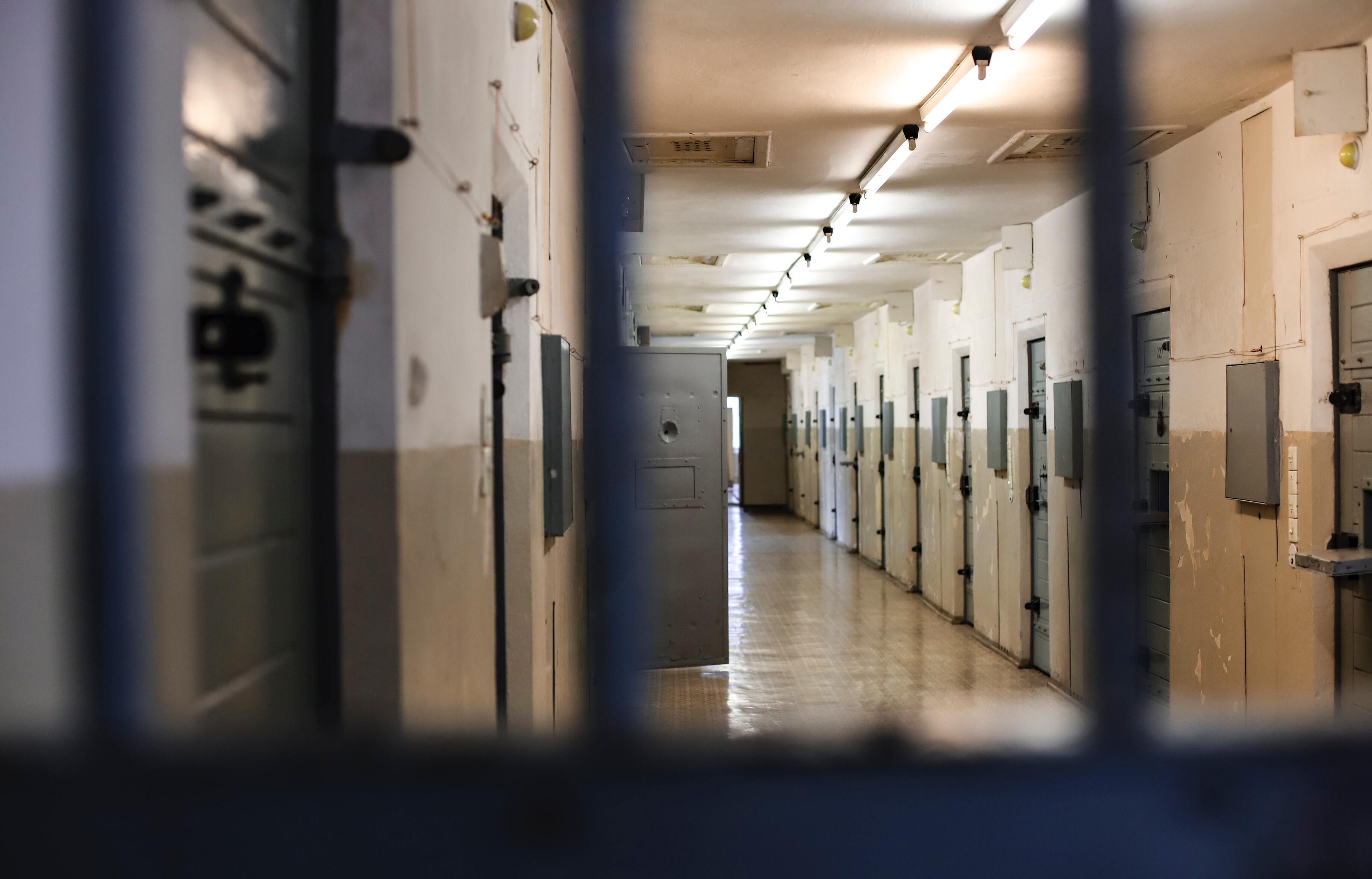 В Британии откроют умную тюрьму. Заключённым раздадут планшеты