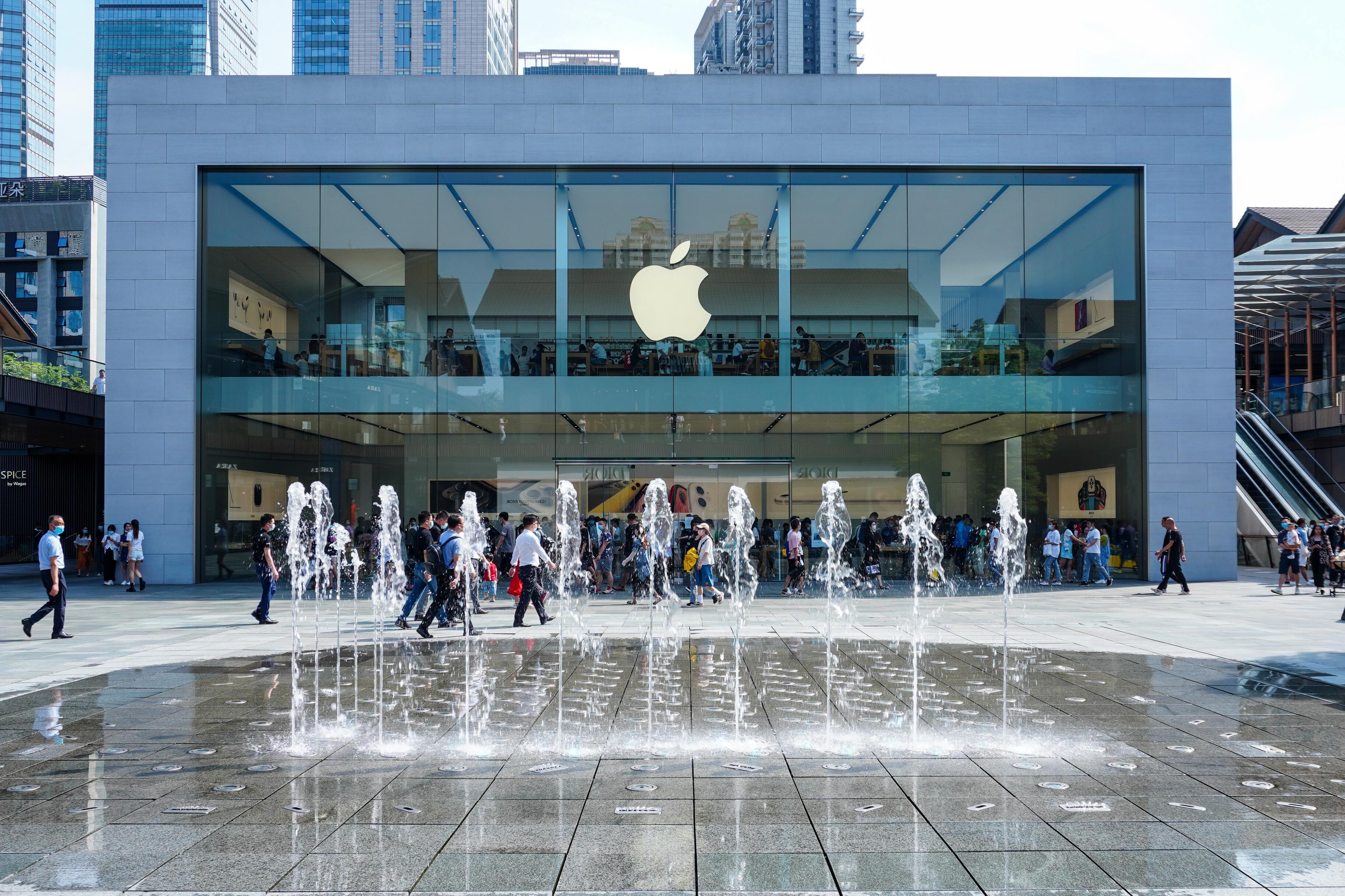 Apple выплатит деньги своим сотрудникам за обыски сумок
