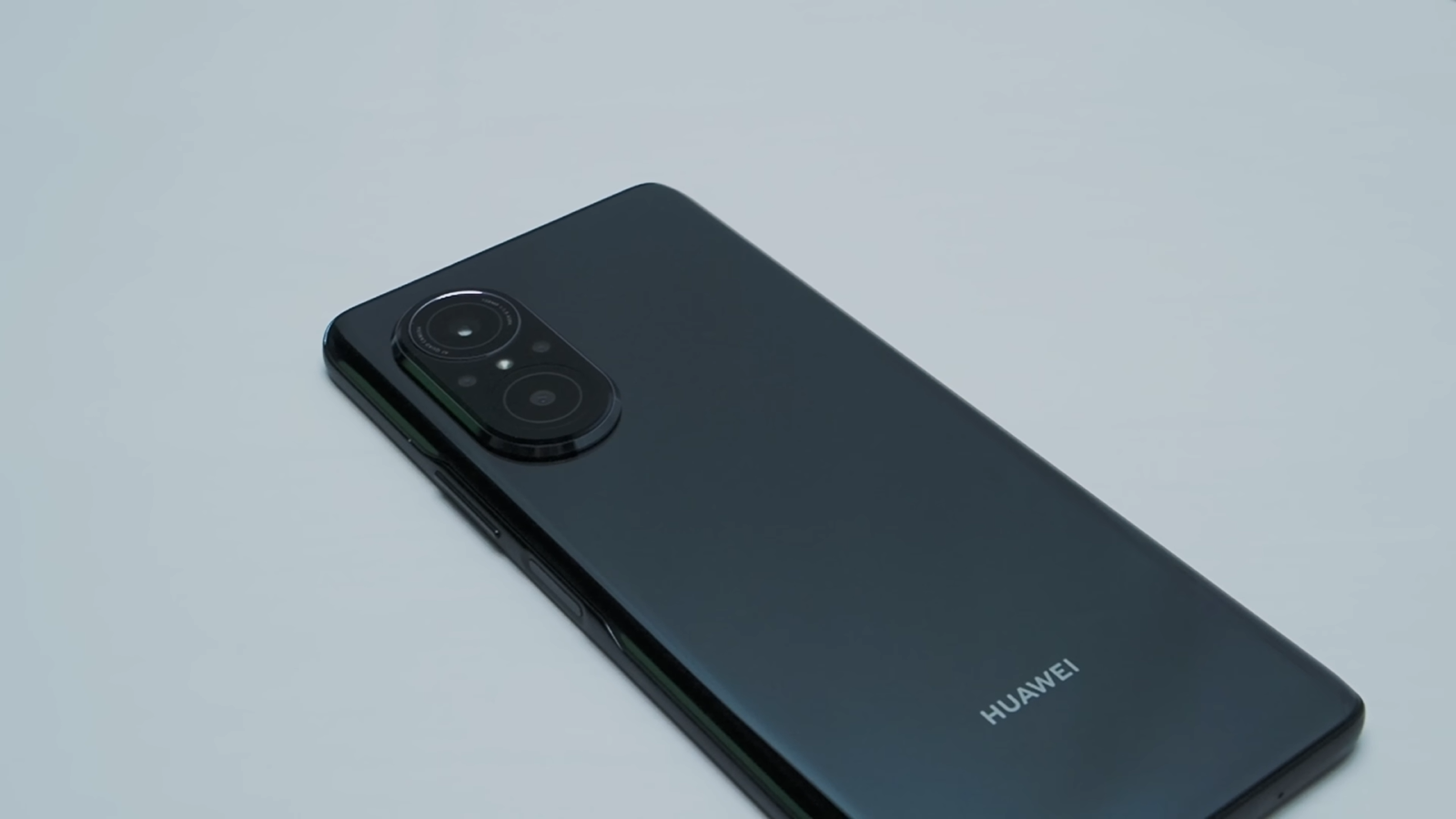 Huawei до сих пор выпускает смартфоны среднего класса. В чём их плюсы и стоит ли покупать