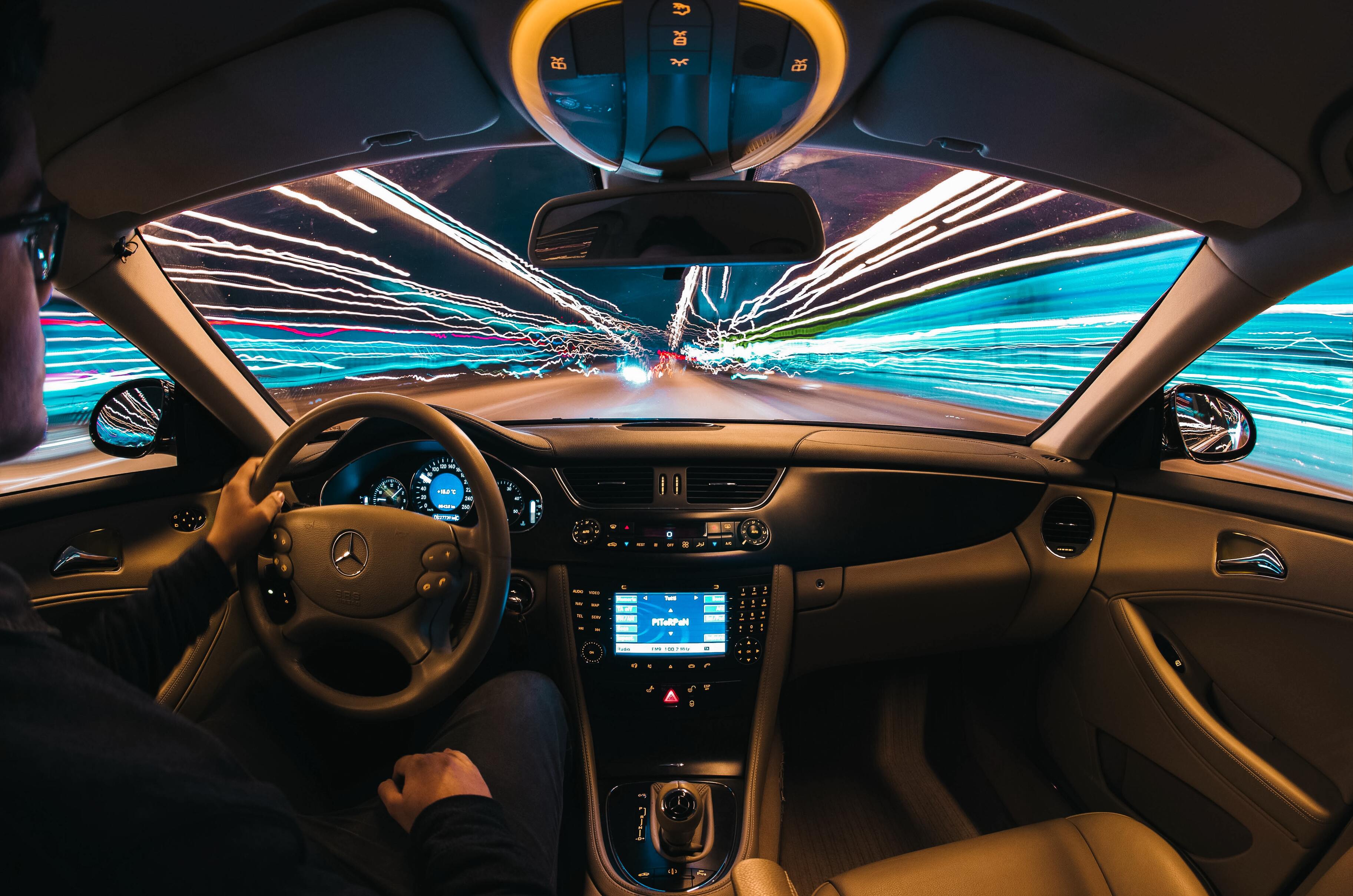 Исследование: водители лучше управляются с кнопками, чем с сенсорными экранами