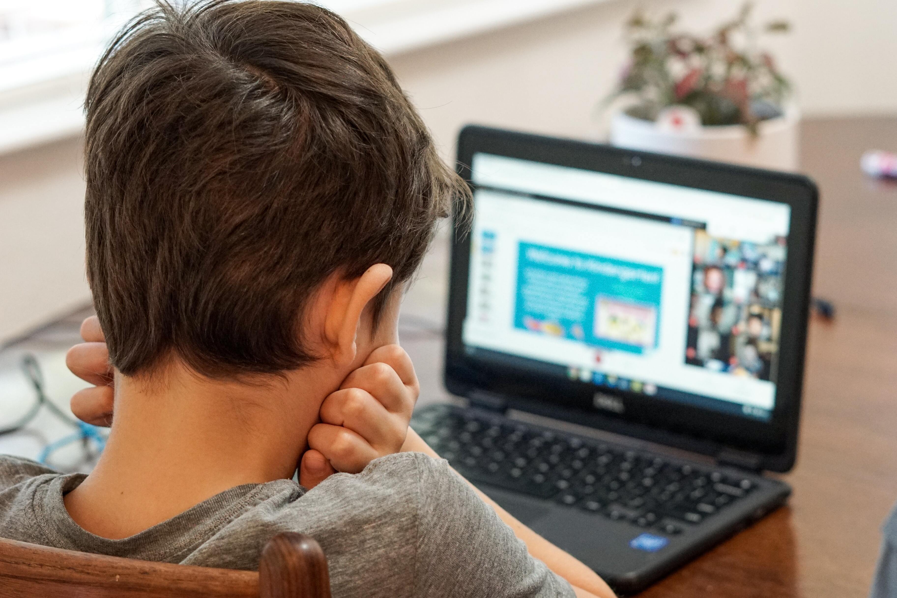 Цифра дня: Сколько детей хотят новый компьютер или ноутбук к школьному году?