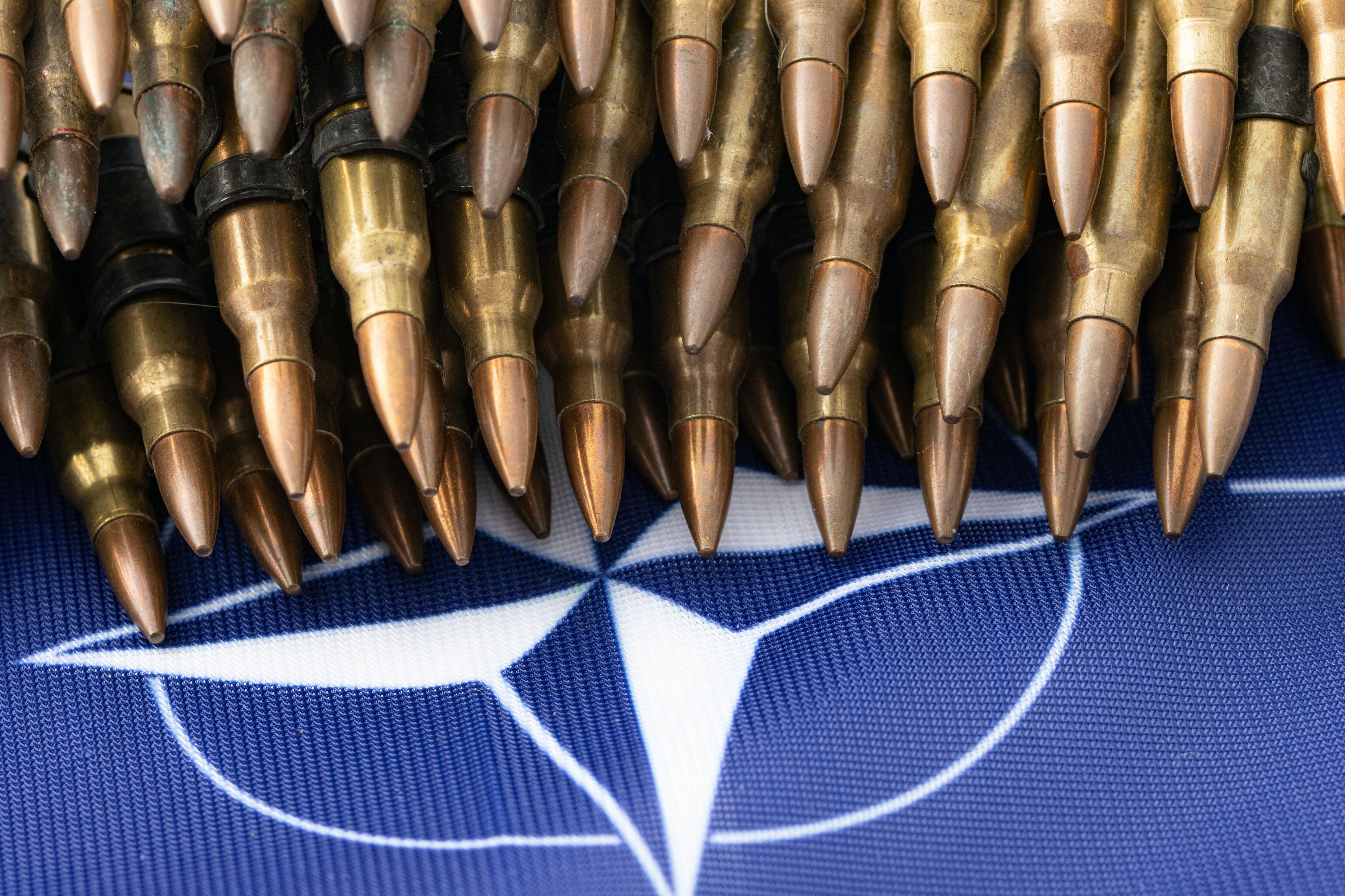Хакеры начали продавать секретные военные документы НАТО