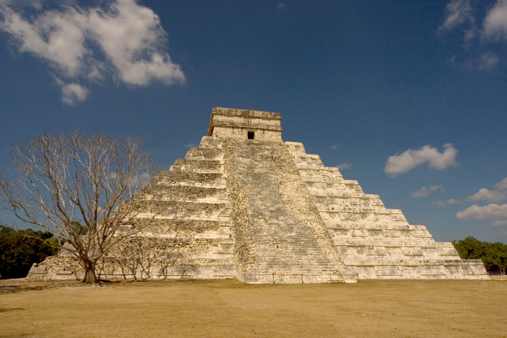 Учёные поняли, почему пирамида майя чирикает