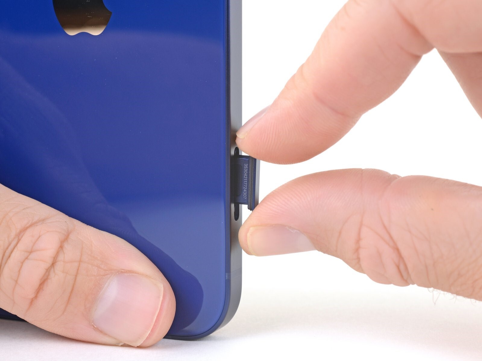 Часть iPhone 14 будут выпускать без слота для SIM-карт: как заказать правильную версию