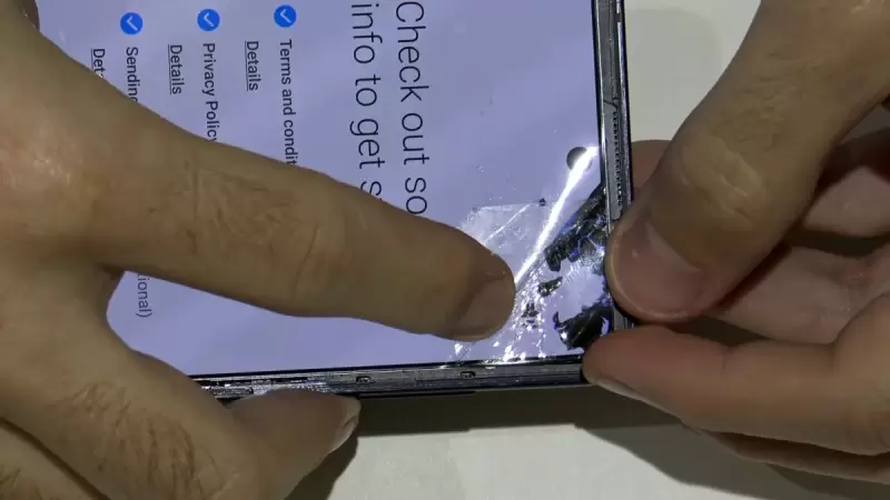 На Samsung подадут в суд за недолговечную конструкцию смартфонов