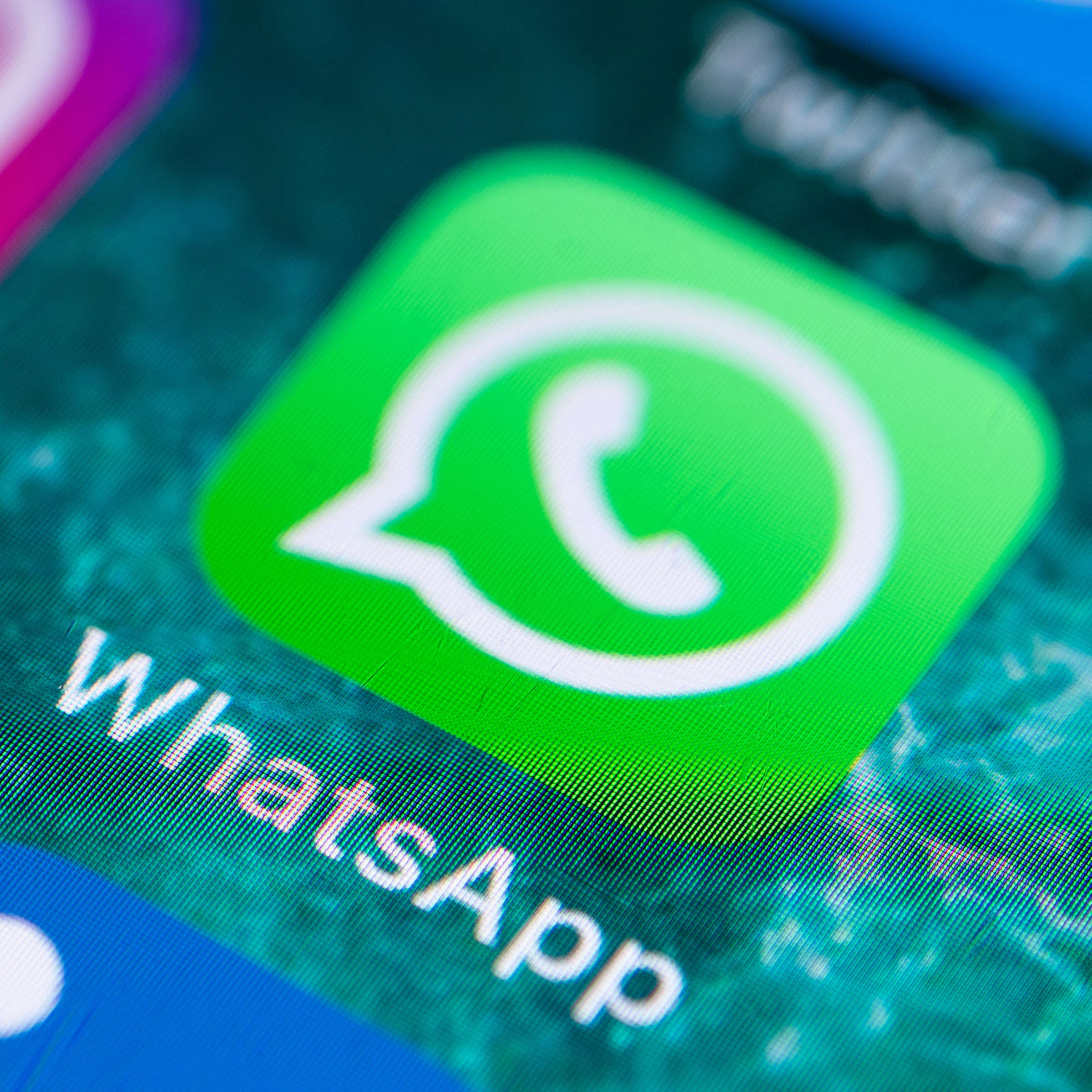 Хакеры научились взламывать iPhone через WhatsApp