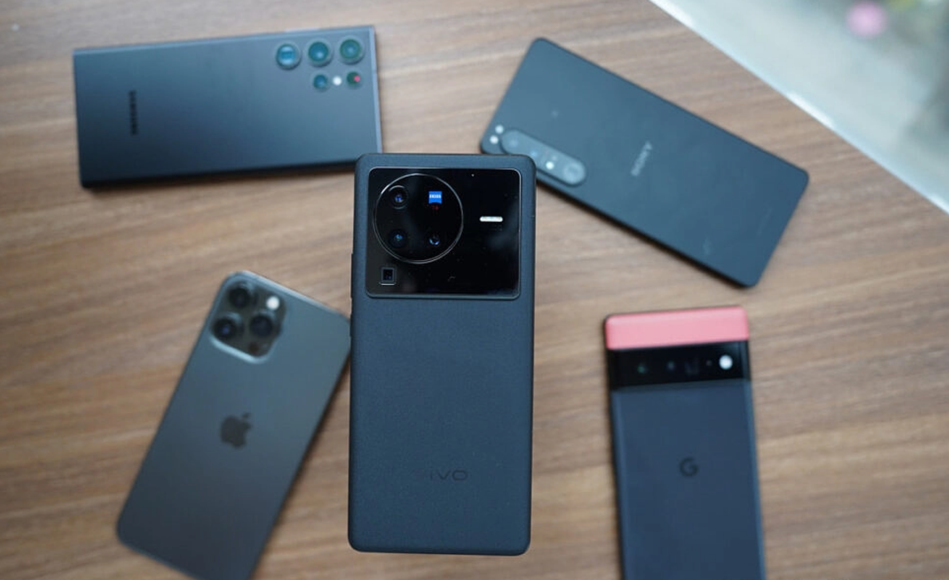 Сравнение смартфонов с лучшими камерами: Samsung против Google Pixel, Huawei и Vivo
