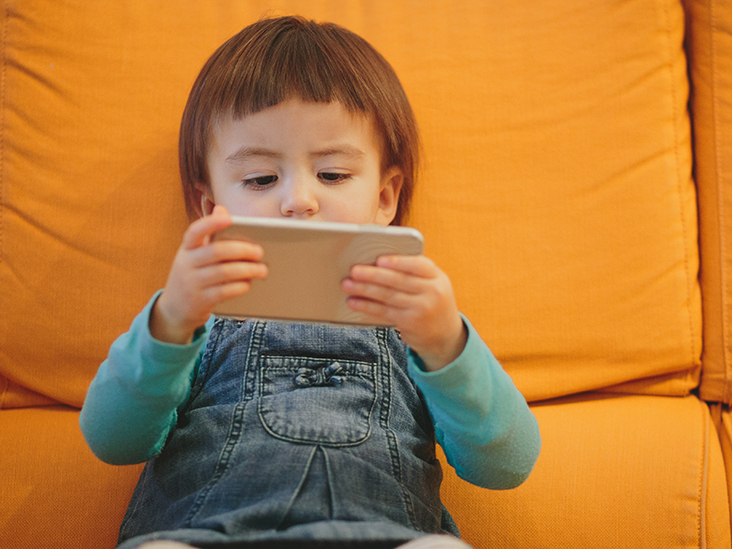 Создан детский смартфон, автоматически отправляющий родителям сделанные фотографии