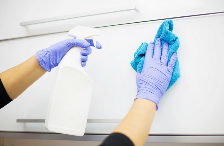 Будьте осторожны при уборке: чистящие средства могут привести к раку
